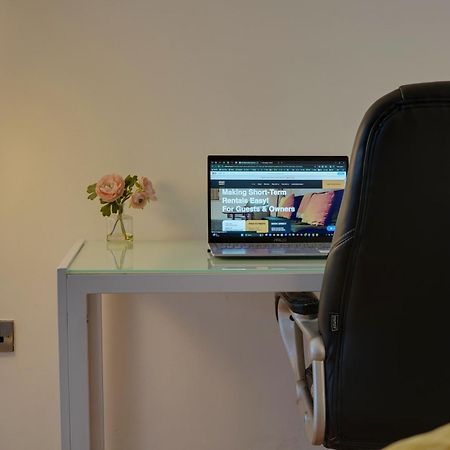 Stylish 2 Bed Apt 18 - City Centre, Free Parking, Espresso Machine & Netflix - Hosted By Stay Host Save 셰필드 외부 사진