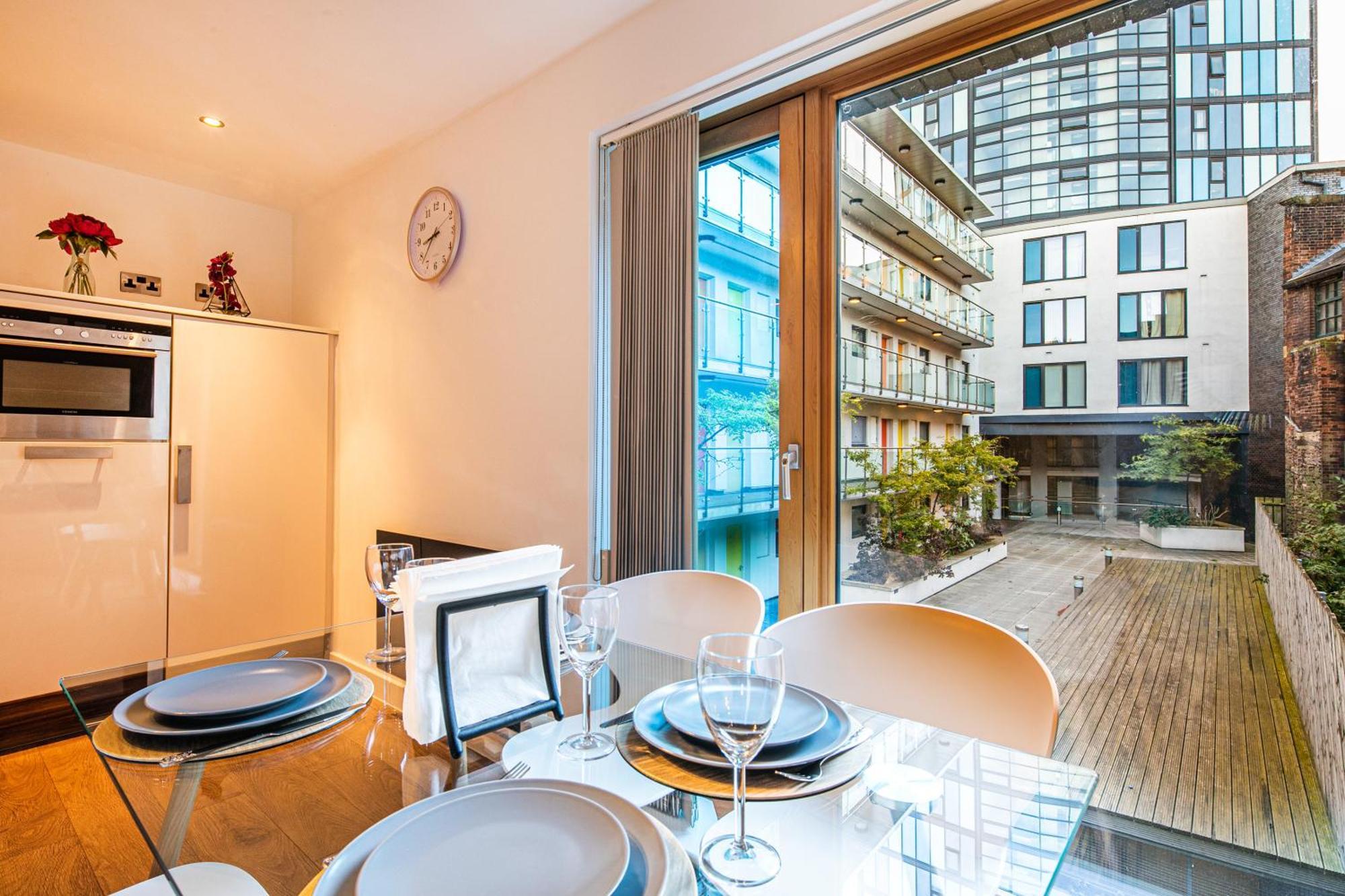 Stylish 2 Bed Apt 18 - City Centre, Free Parking, Espresso Machine & Netflix - Hosted By Stay Host Save 셰필드 외부 사진