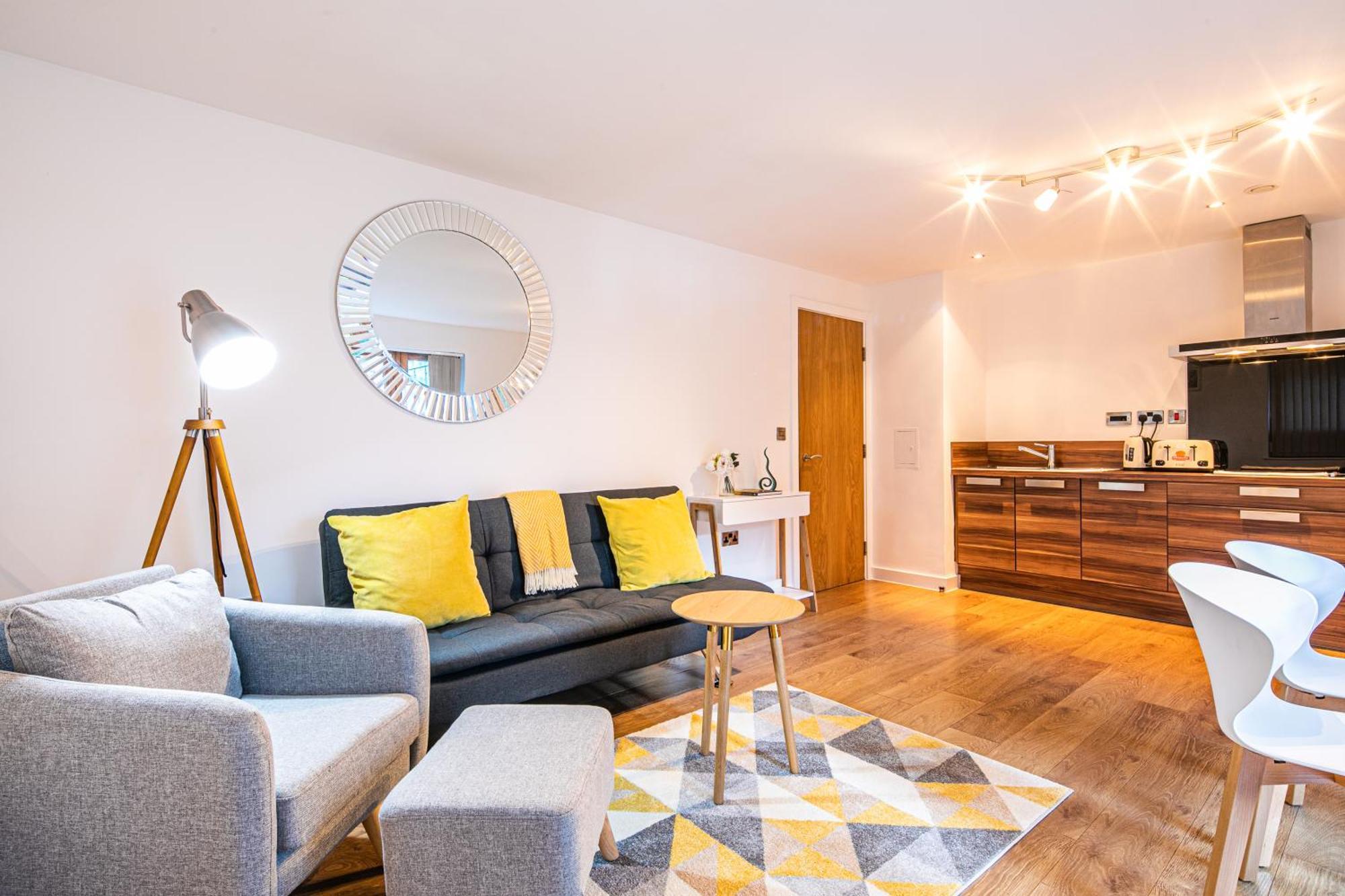 Stylish 2 Bed Apt 18 - City Centre, Free Parking, Espresso Machine & Netflix - Hosted By Stay Host Save 셰필드 외부 사진