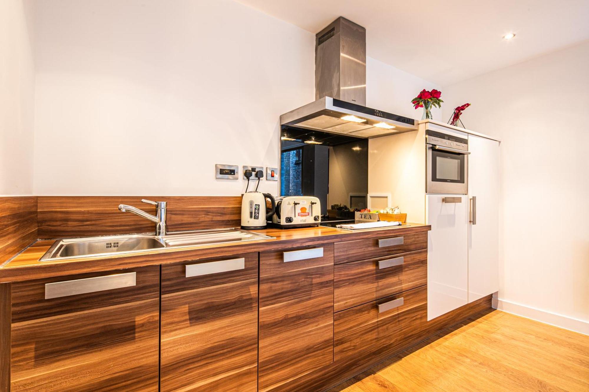 Stylish 2 Bed Apt 18 - City Centre, Free Parking, Espresso Machine & Netflix - Hosted By Stay Host Save 셰필드 외부 사진