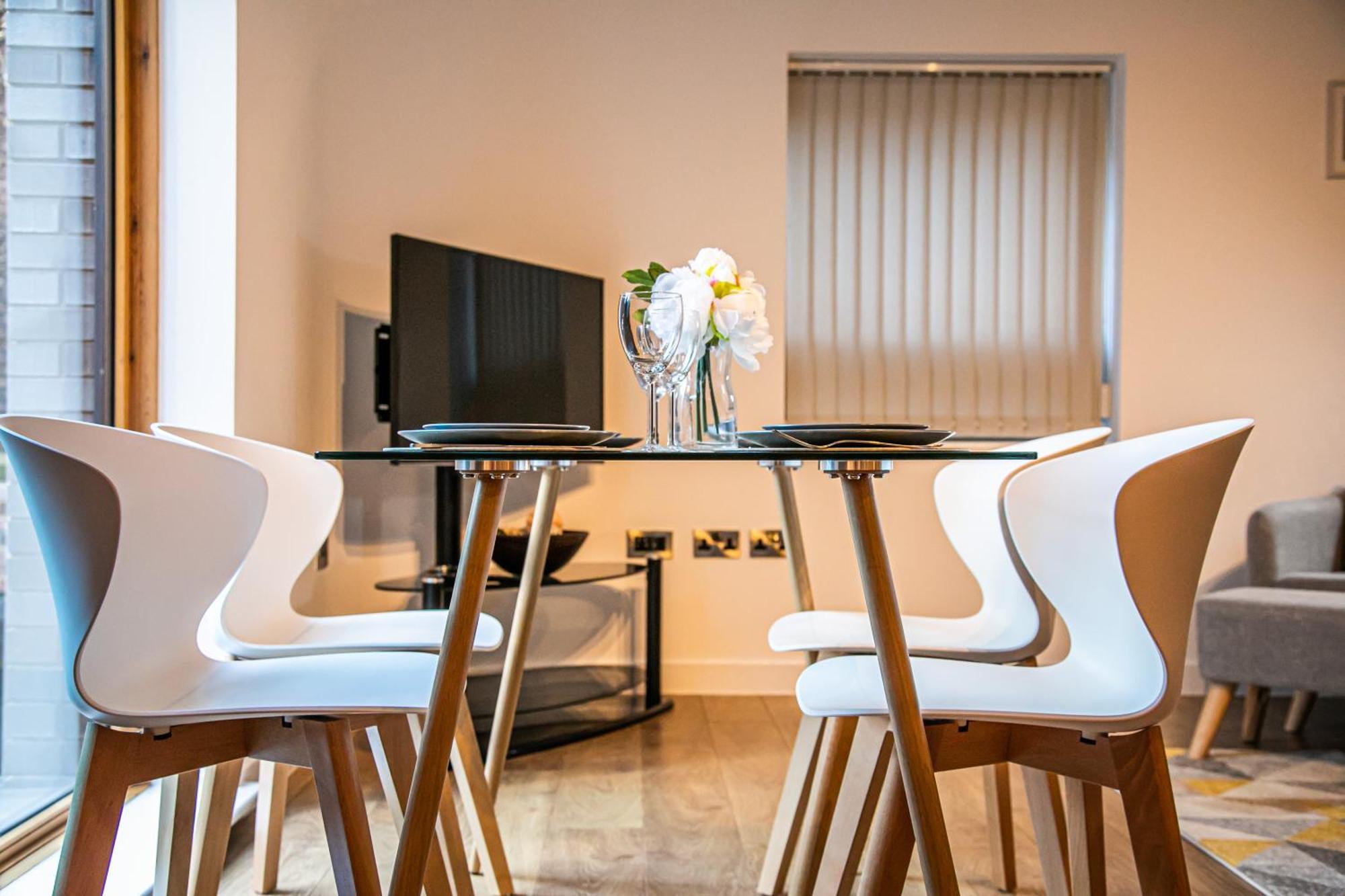 Stylish 2 Bed Apt 18 - City Centre, Free Parking, Espresso Machine & Netflix - Hosted By Stay Host Save 셰필드 외부 사진