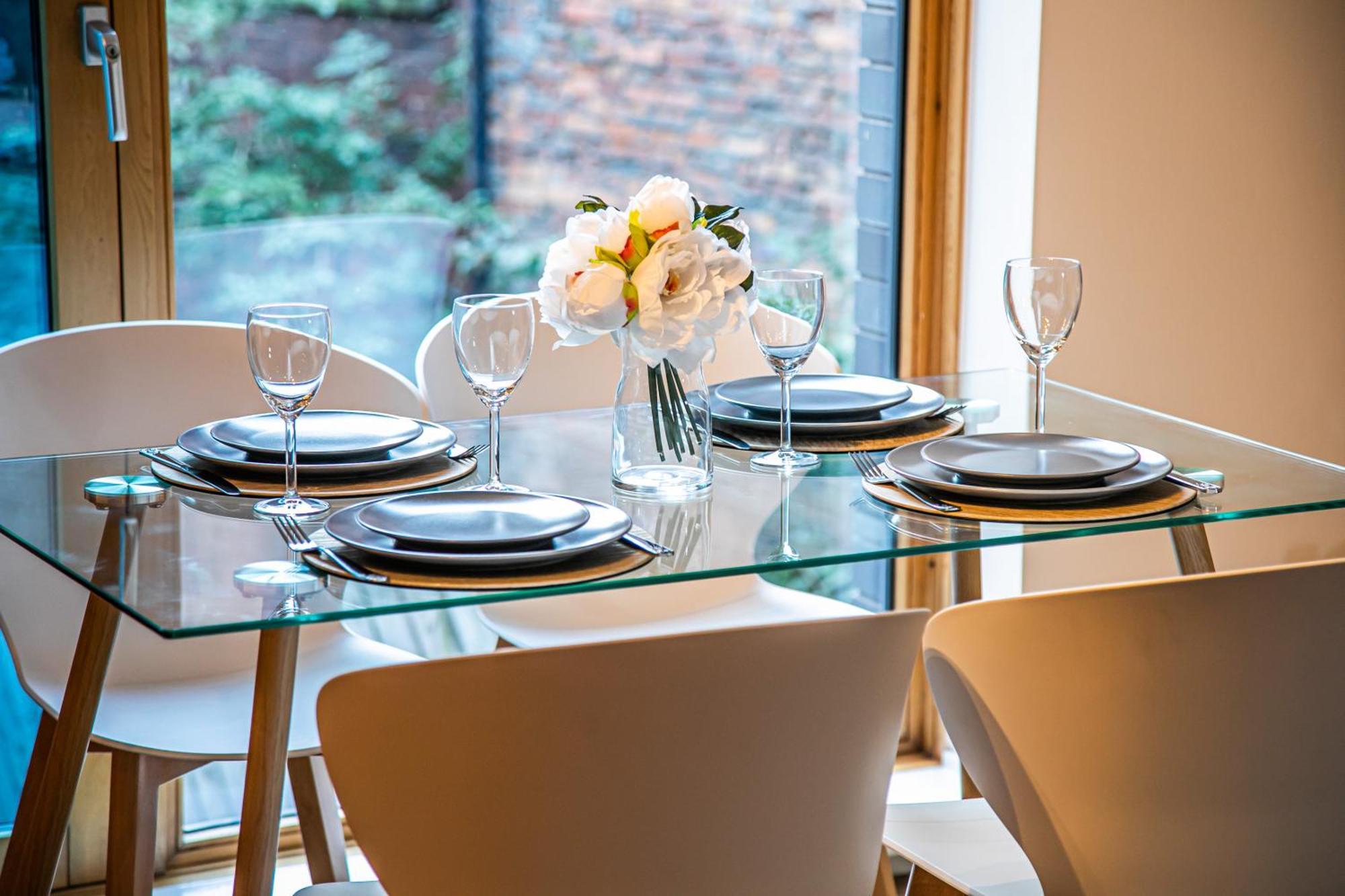 Stylish 2 Bed Apt 18 - City Centre, Free Parking, Espresso Machine & Netflix - Hosted By Stay Host Save 셰필드 외부 사진