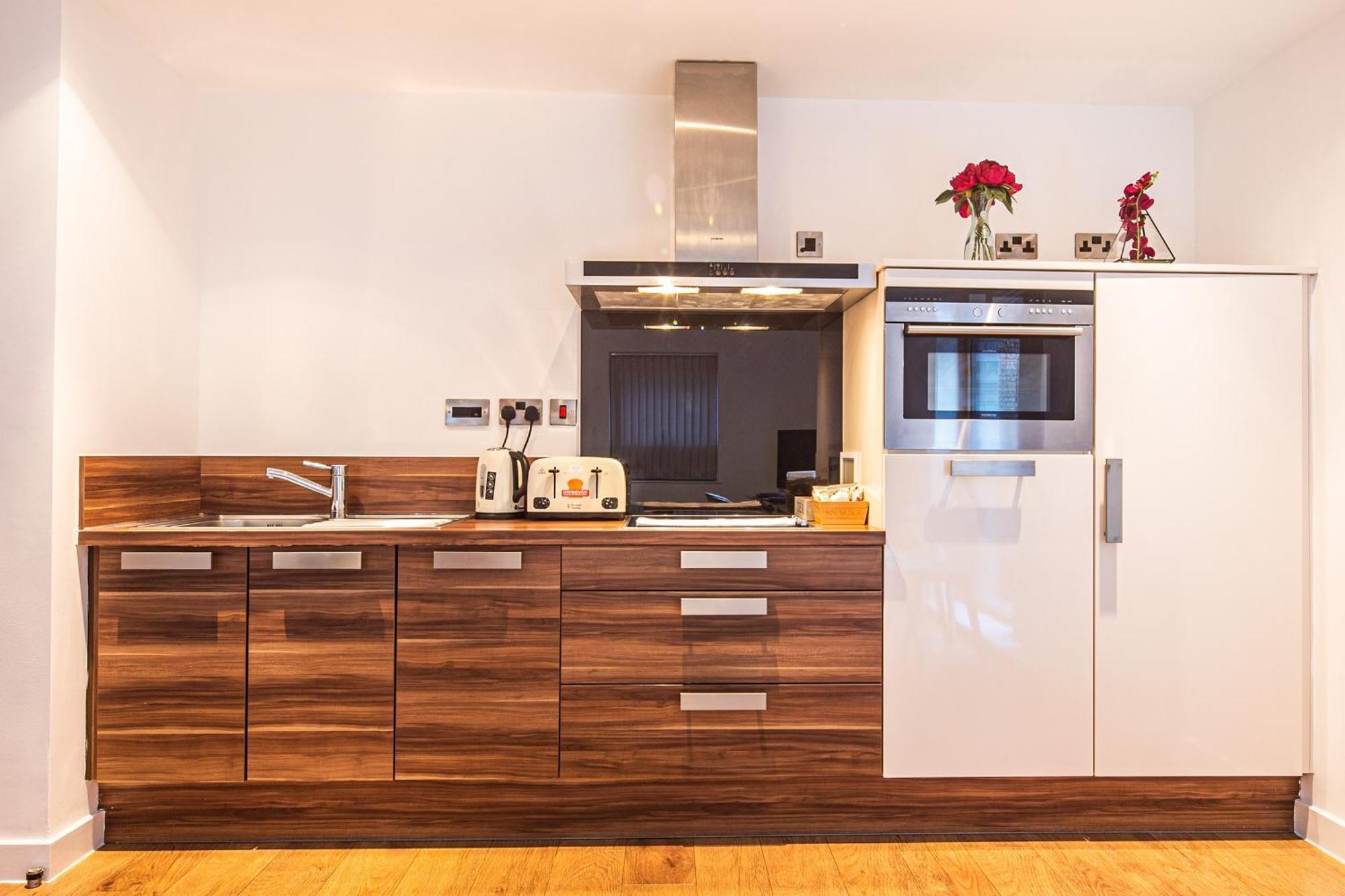 Stylish 2 Bed Apt 18 - City Centre, Free Parking, Espresso Machine & Netflix - Hosted By Stay Host Save 셰필드 외부 사진