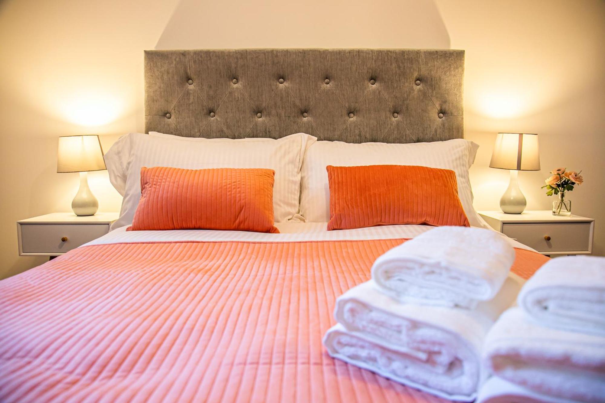 Stylish 2 Bed Apt 18 - City Centre, Free Parking, Espresso Machine & Netflix - Hosted By Stay Host Save 셰필드 외부 사진